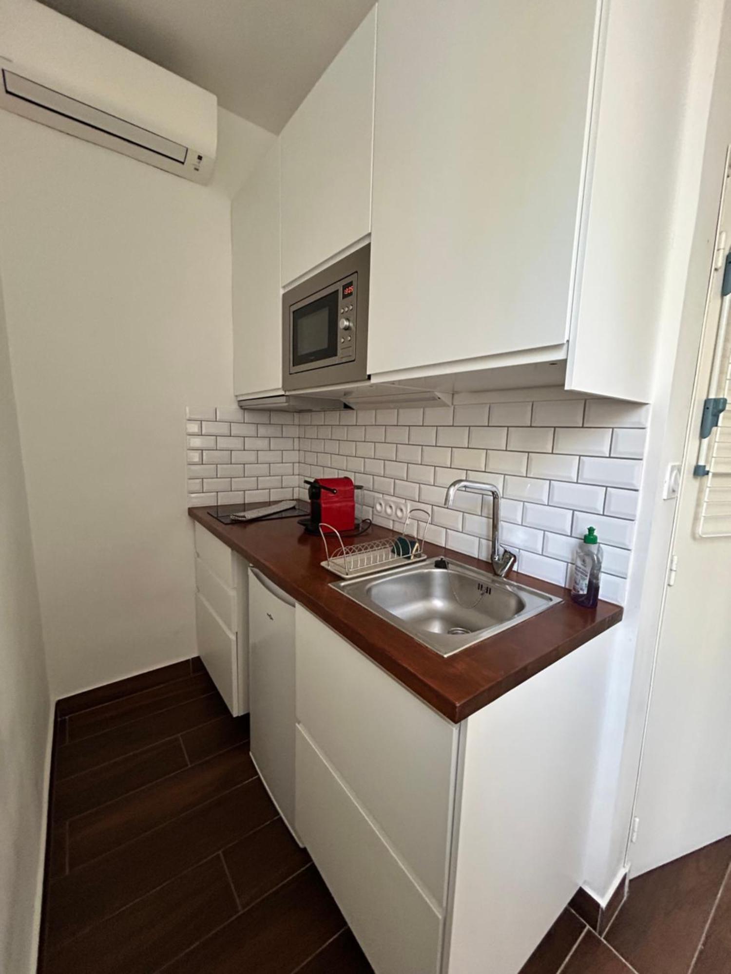 Agreable Studio Renove Avec Place De Parking Bandol Bagian luar foto