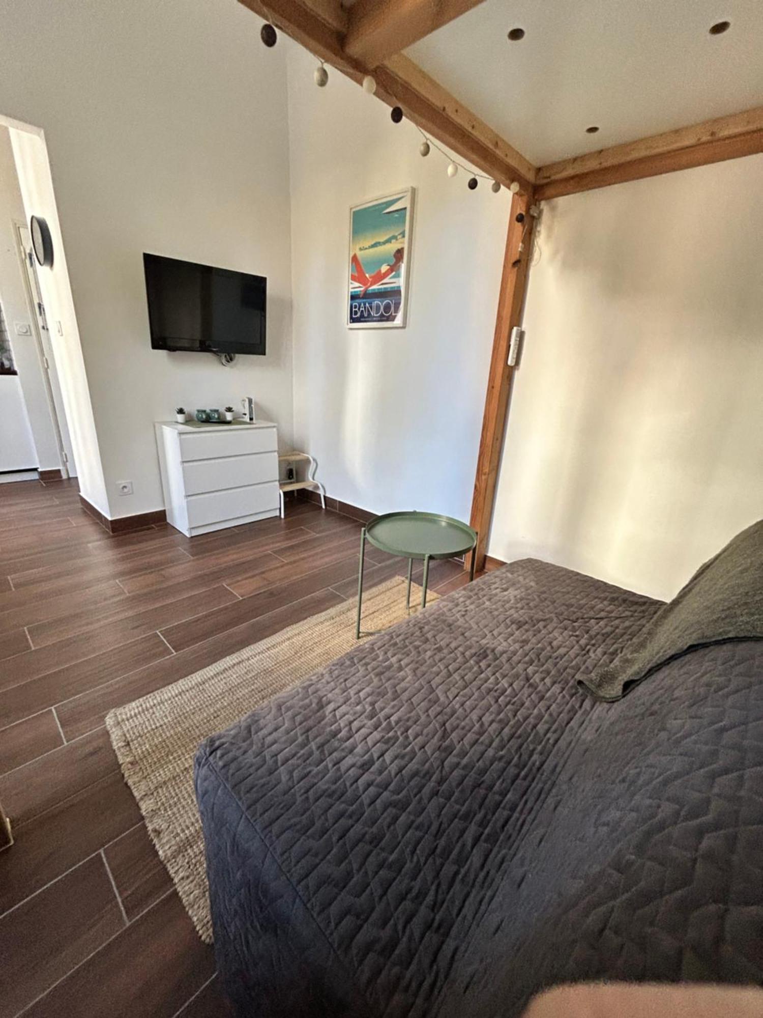 Agreable Studio Renove Avec Place De Parking Bandol Bagian luar foto