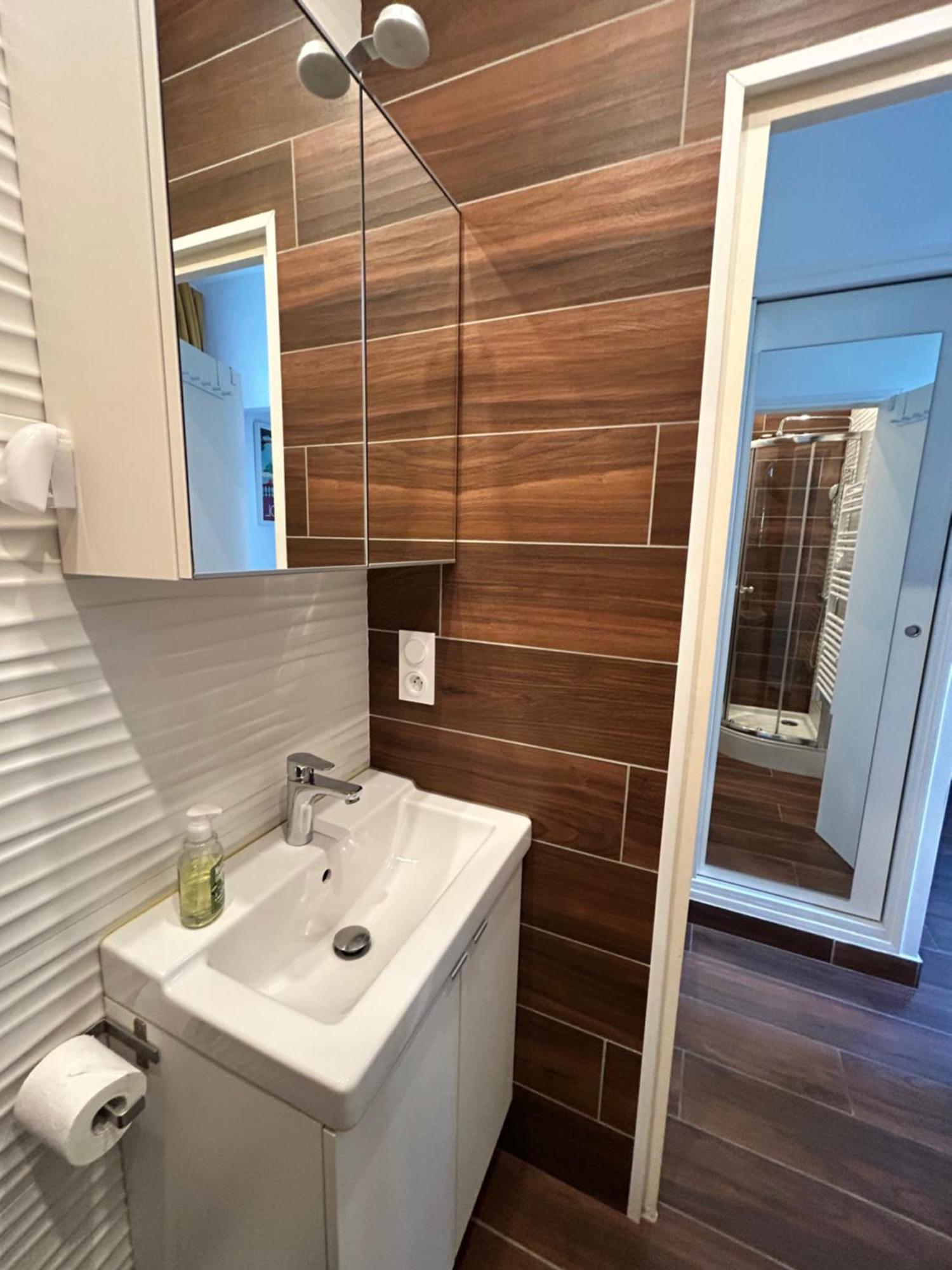 Agreable Studio Renove Avec Place De Parking Bandol Bagian luar foto